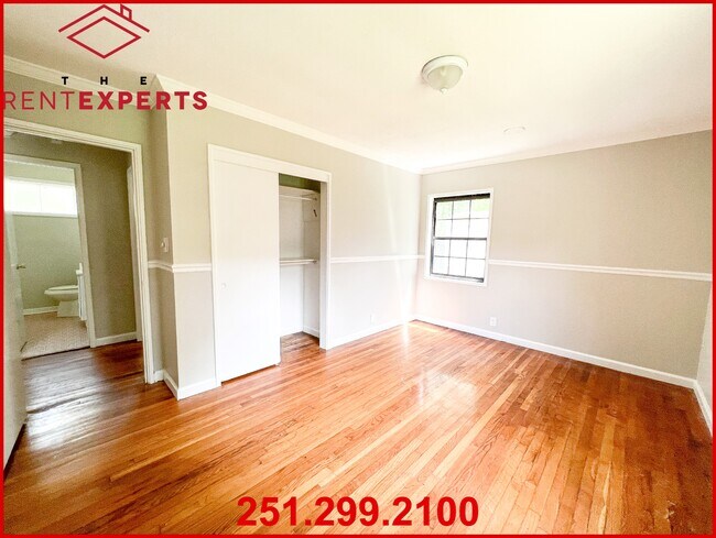 Building Photo - 3015 Farcott St