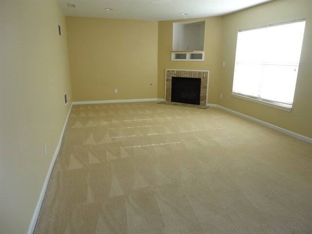 Building Photo - 16947 Tree Top Ct