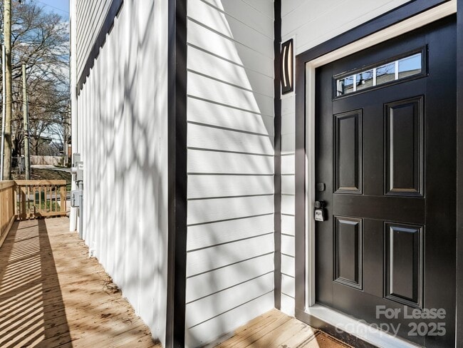 Building Photo - 1310 N Davidson St