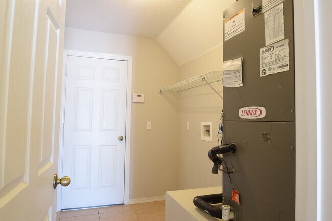 Building Photo - Four Bedroom Home at Waterford Trails in O...