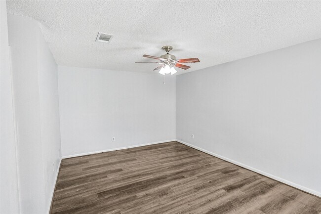 Building Photo - 2719 Meadow Ln