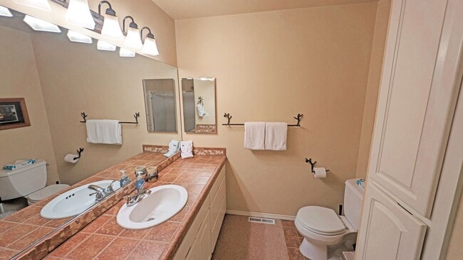 Building Photo - Furnished Sunriver 3 Bedroom Home Availabl...