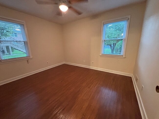 Building Photo - MOVE-IN READY IN FOREST ACRES!