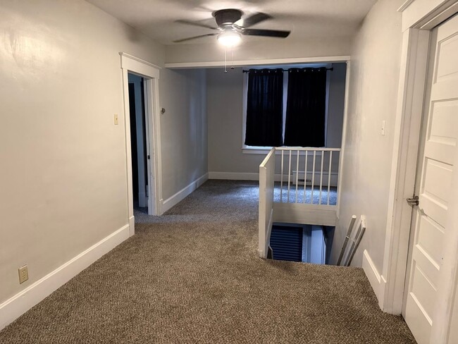Building Photo - 4 bedroom 2 bathroom home for rent!
