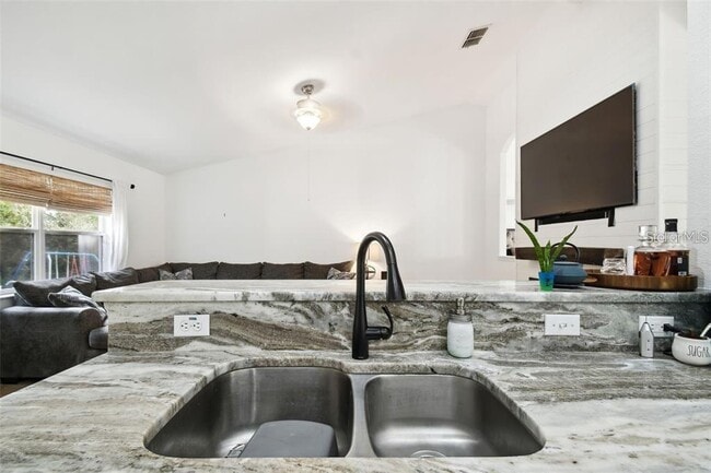 Building Photo - 199 Pine St