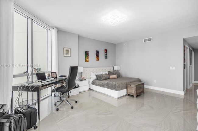 Building Photo - 17111 Biscayne Blvd