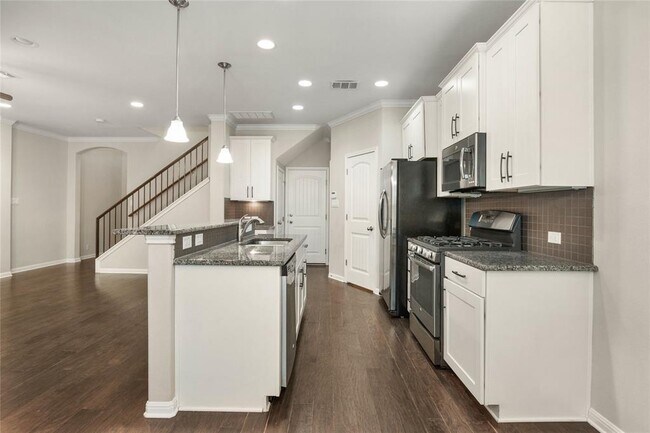 Building Photo - 13400 Briarwick Dr