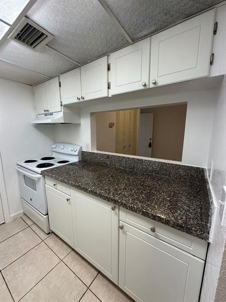 Building Photo - 5875 SW 41st St