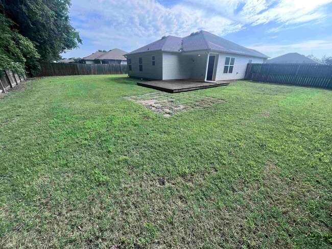 Building Photo - 133 Meadow Dr