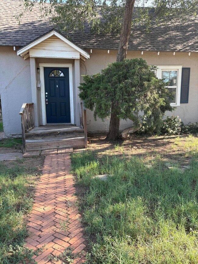 Primary Photo - 2324 20th St