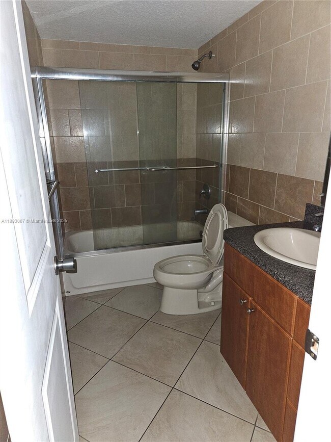 Building Photo - 10000 NW 80th Ct