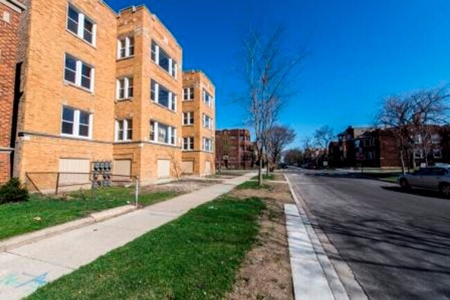 Building Photo - 8100 S Throop