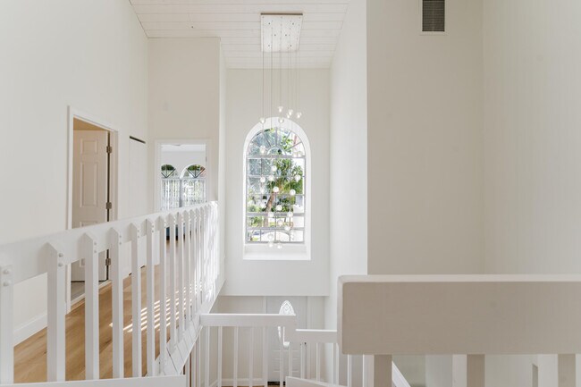 Building Photo - 665 Jeffery St