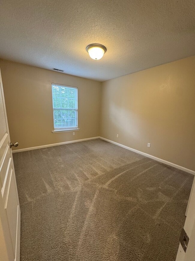 Building Photo - Spacious home in a great Ooltewah neighbor...