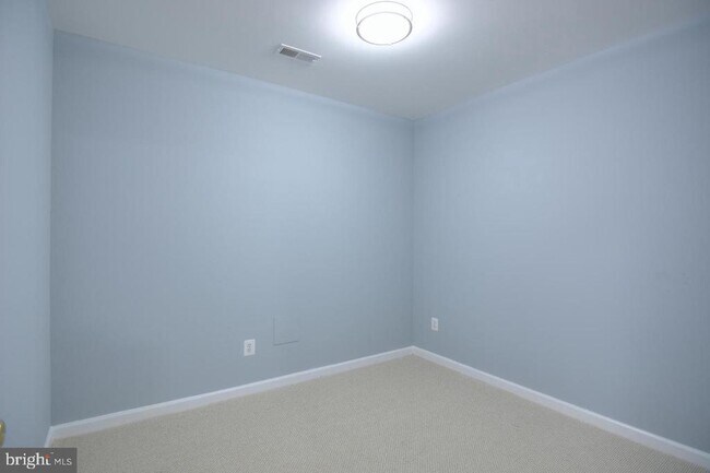 Building Photo - 422 Sheila St