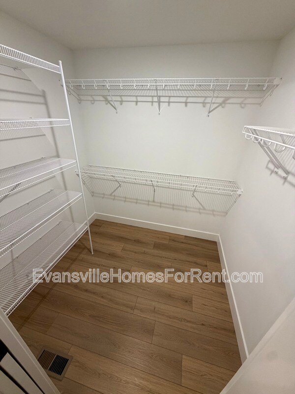 Building Photo - 4432 Violet Dr