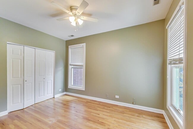Building Photo - 2330 N Greenview Ave