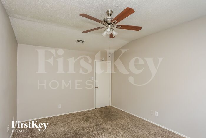 Building Photo - 4368 Saugus Dr