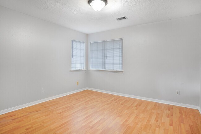 Building Photo - 4918 Maple Brook Ln