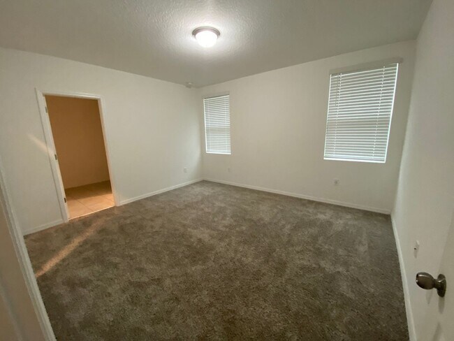 Building Photo - 3 Bedroom 2 Bath Home in Orchid Terrace for RENT!