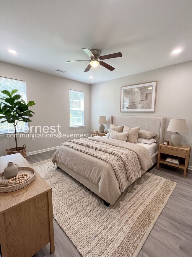 Building Photo - 3 Bed/2 Bath Home with Off-Street Parking / Pet-Friendly / Available Now!