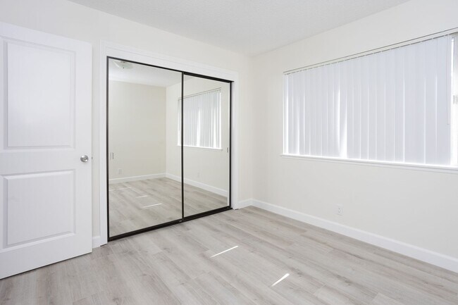 Building Photo - Beautifully Remodeled 3 Bedroom, 2 Bathroo...