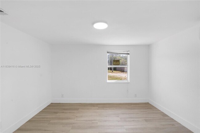 Building Photo - 607 SW 3rd St