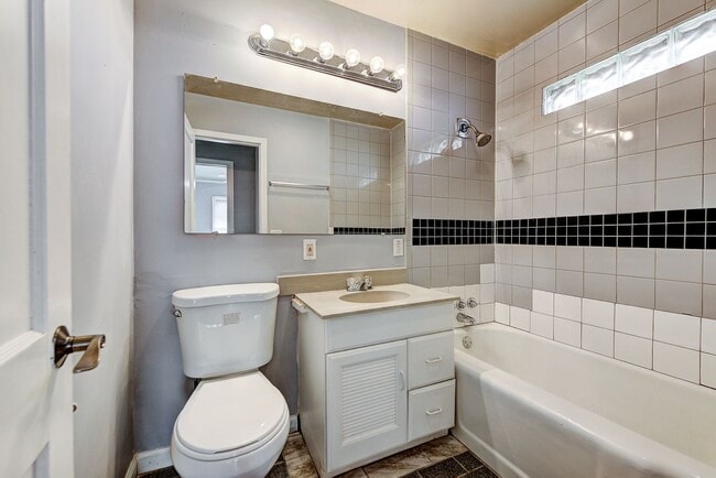 Building Photo - 2144 Pearson Dr