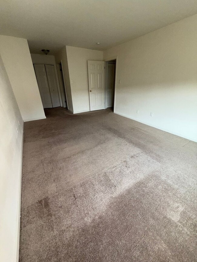Building Photo - 2 Bed 2 Bath Condo in Council Rock School ...