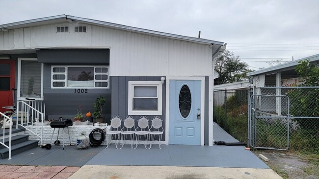 Building Photo - 1002 50th Ave Dr W