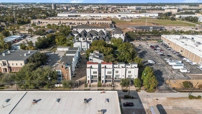 Building Photo - 6106 Clarkson Ln