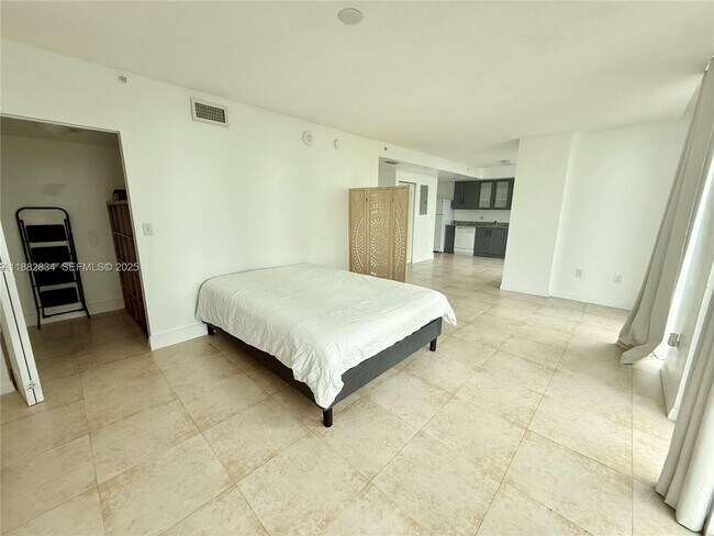 Building Photo - 275 NE 18th St