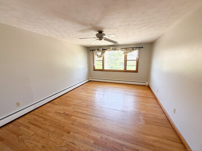 Building Photo - 541 Burritt St