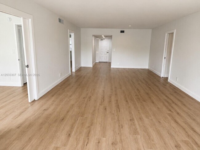 Building Photo - 4261 W Palm Aire Dr