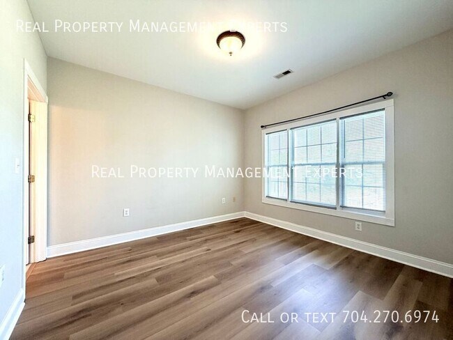 Building Photo - 8969 Meadow Vista Rd