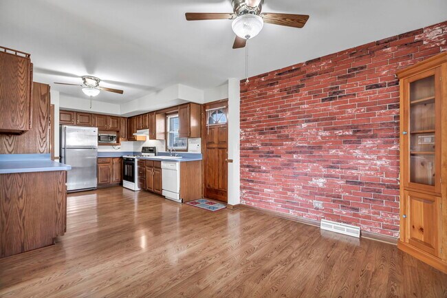 Building Photo - 9230 N Callero Dr