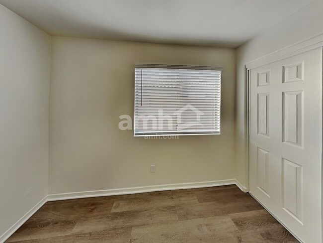 Building Photo - 15943 W Smokey Dr