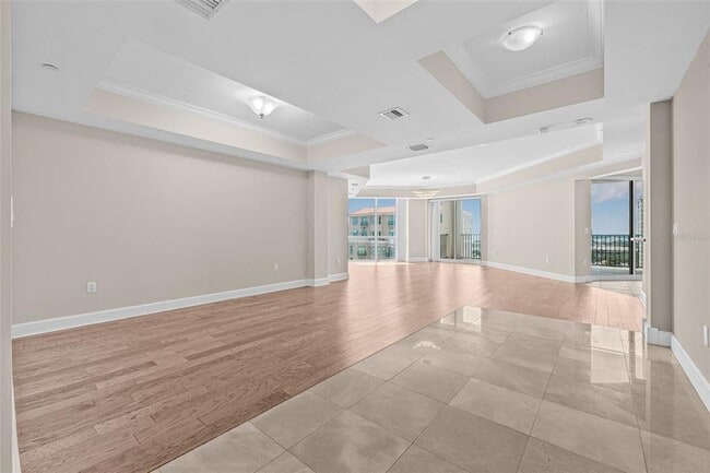 Building Photo - 300 Beach Dr NE