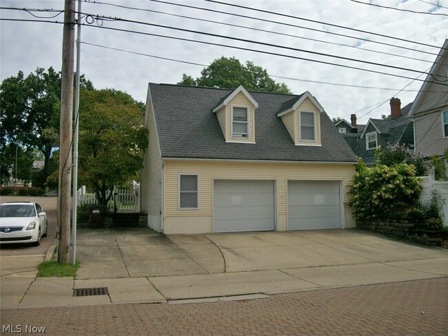 Building Photo - 505 5th St