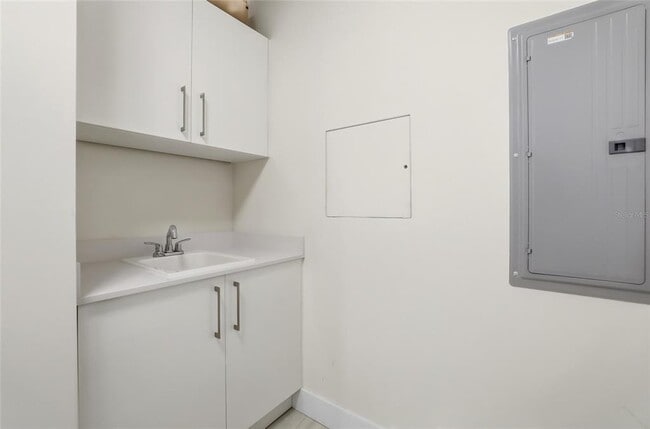 Building Photo - 301 1st St S