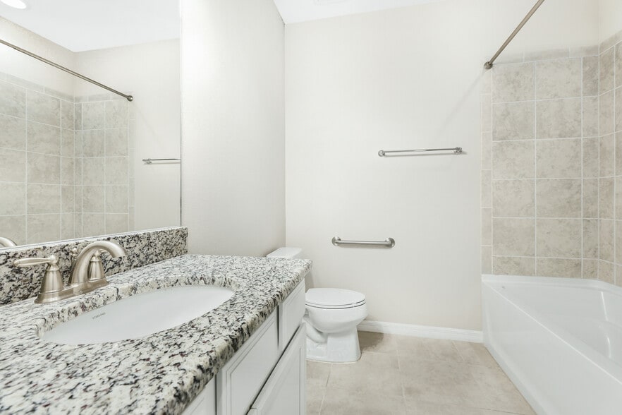 Building Photo - 12710 Sorrento Way