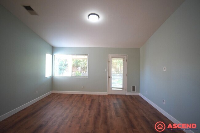 Building Photo - 10205 Huntington Downs Ave