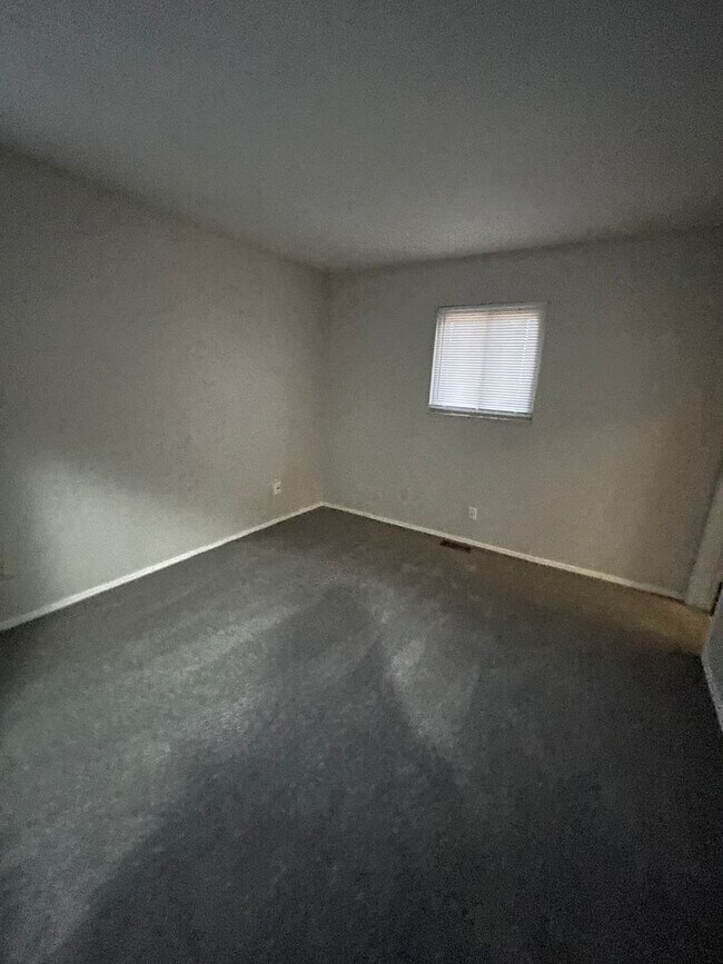 Building Photo - Warren Twp - 3 BR home