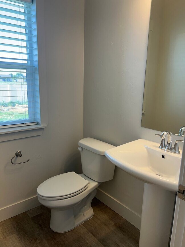 Building Photo - Beautiful 4 bed 2.5 bath home in the desirable Summerfield Subdivision
