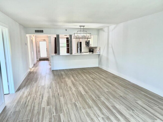 Building Photo - 14527 Bonaire Blvd