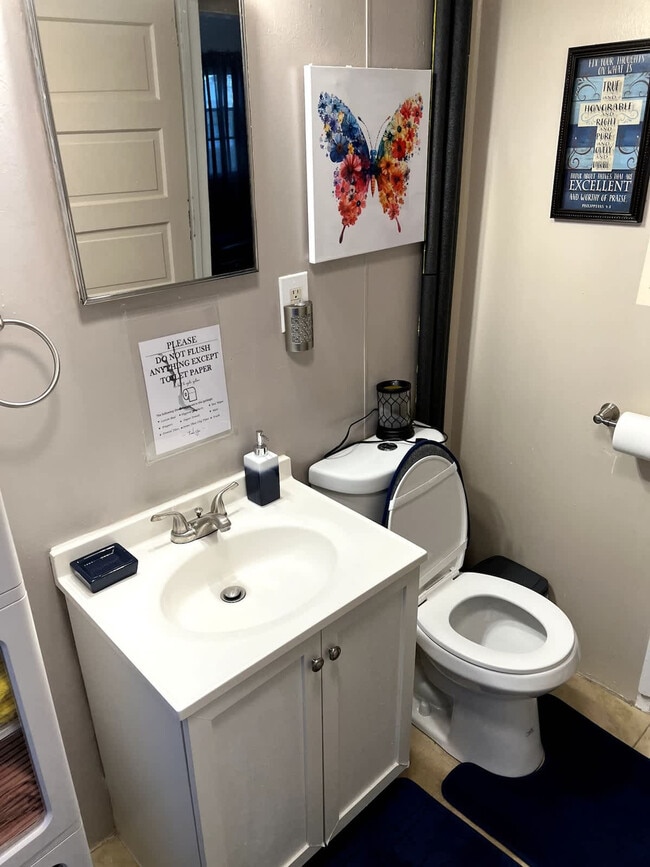 Building Photo - 160 Stafford Ave