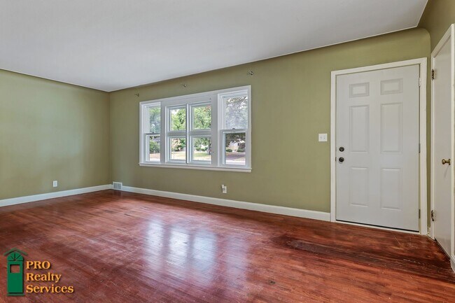 Building Photo - 4 Bedroom Home in Brooklyn Center