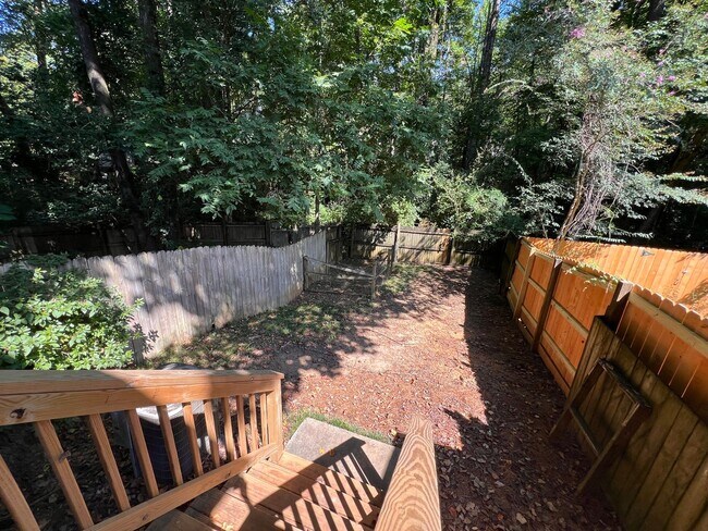 Building Photo - Rustic 2 Bedroom Condo in Convenient Location