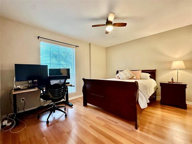 Building Photo - 1208 Tremont Dr