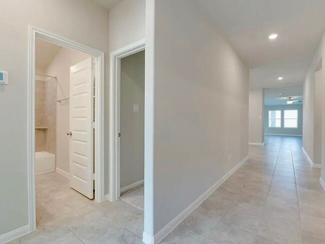 Building Photo - 2418 Humble Wy